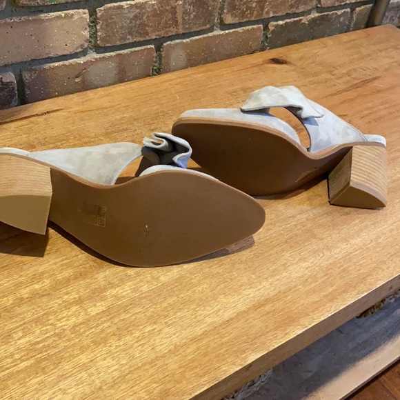 Anthropologie Gray Mules with Bow Detail - Picture 4 of 4